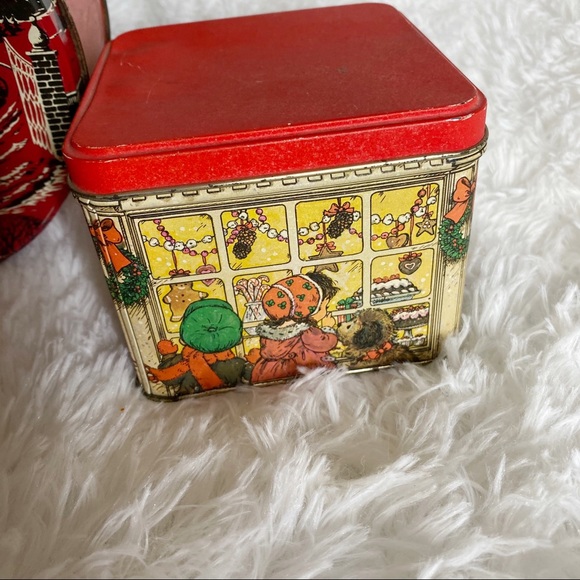 Set Of 2 Vintage Holiday Christmas Collectible Tins - Picture 4 of 11